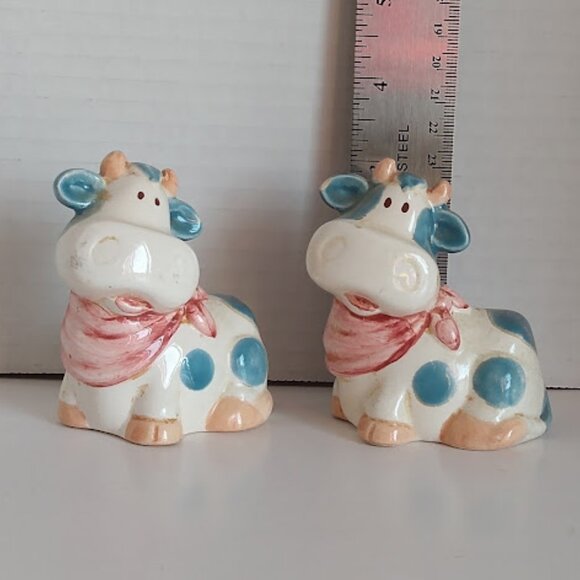 Vintage Cow Salt and Pepper Shakers Blue Spots - Picture 2 of 6